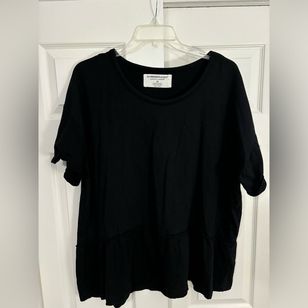 The SweatShirt Project Women’s Soft Black Short-Sleeve Top, Size 2X.